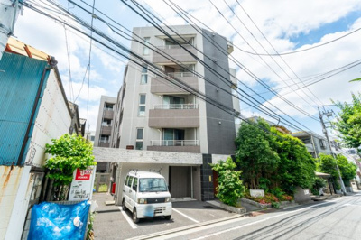 【外観】 | アーバイルGRANDE中野 | 鉄筋コンクリート造のがっちりとした建物。