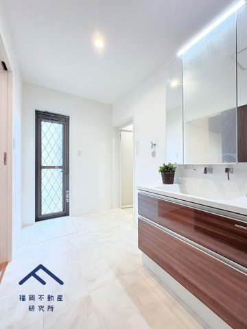 西区野方４丁目　7号地の独立洗面台