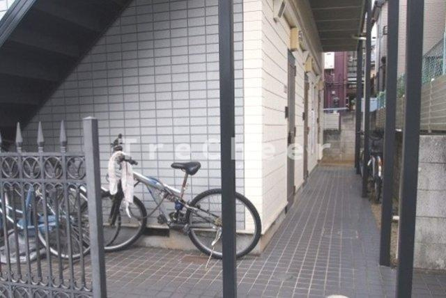宝栄ハイツ根岸台のエントランス