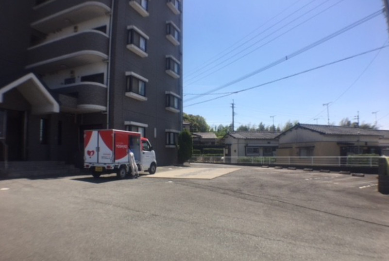 グリーンヒルズ東山Ⅱの駐車場|車をお持ちの方に嬉しい駐車場付きの物件です
