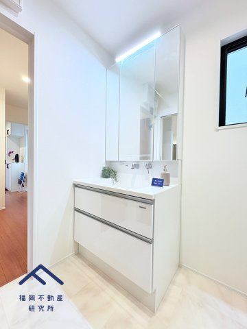 西区野方４丁目　5号地の独立洗面台