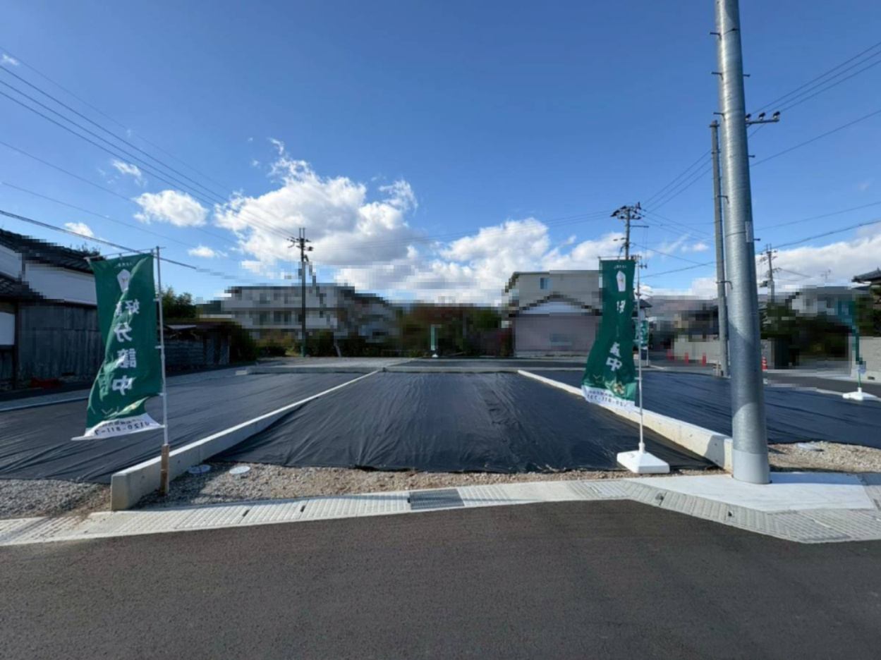 長岡京市井ノ内南内畑の前面道路含む現地写真|4号地
日常から休日のお出かけまで快適な生活環境が整っています。