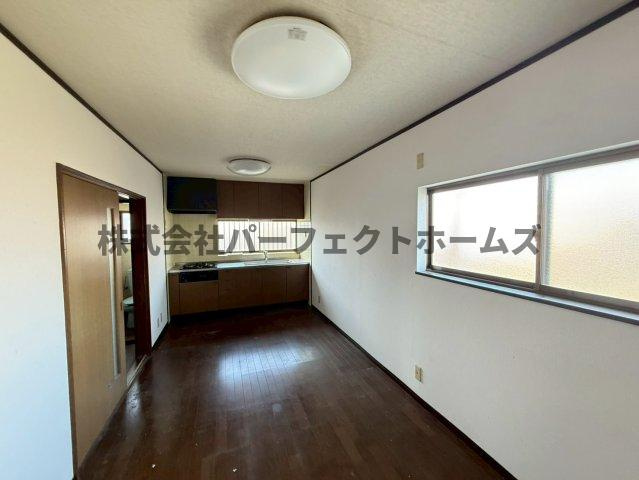 堀溝2丁目戸建　賃貸の居間・リビング|ゆったりとした居間です