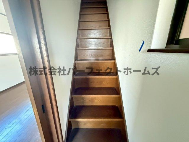 堀溝2丁目戸建　賃貸の内装|明るい色調の室内です