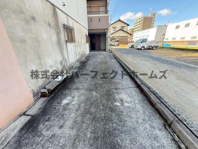 堀溝2丁目戸建　賃貸の駐車場|車をお持ちの方に嬉しい駐車場付きの物件です
