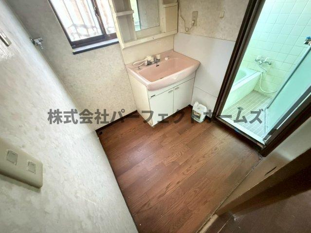 堀溝2丁目戸建　賃貸の洗面所|ゆったりとスペースのある洗面所