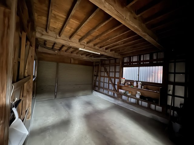 -三丁目不動産-　寄居町富田　車庫付き戸建ての駐車場
