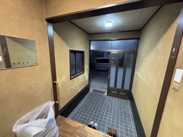 -三丁目不動産-　寄居町富田の玄関