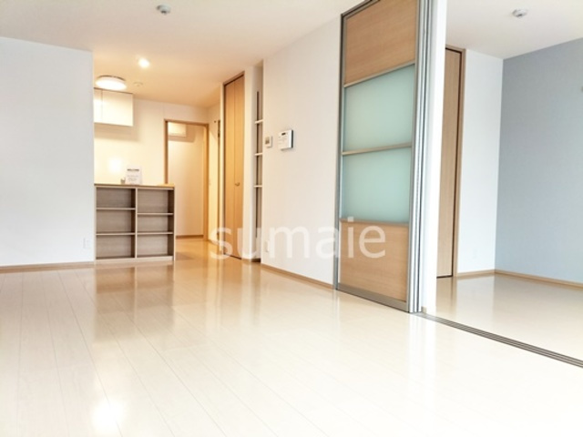 クレセントの洋室|フローリングの気持ちいいお部屋。