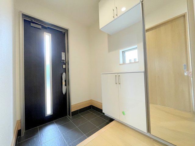 【玄関】 | ふじみ野市亀久保3丁目　新築一戸建住宅　全5棟　(ふじみ野店) | 全身鏡を完備しております！