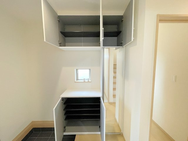 【玄関】 | ふじみ野市亀久保3丁目　新築一戸建住宅　全5棟　(ふじみ野店) | シューズボックスで収納もばっちり！