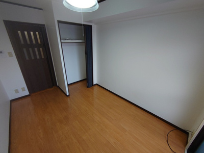 【居間・リビング】 | 土井グランドマンション | 清潔感のある内装です。