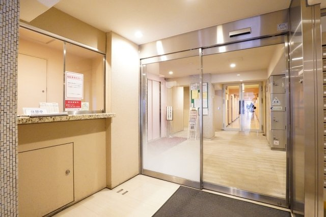 インペリアルお茶の水のエントランス