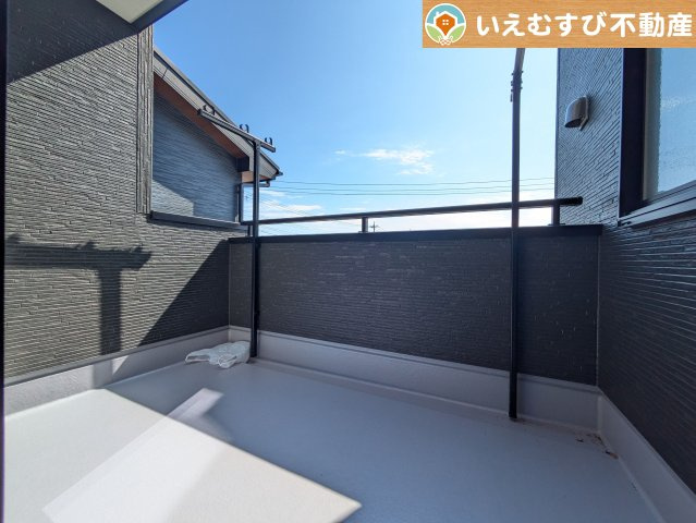 Livele Garden.S　熊谷万平町第3のバルコニー|南バルコニーで毎日のお洗濯もラクラク快適
しっかり太陽の光が降り注ぐ南向きなのでお洗濯物が乾きやすい♪