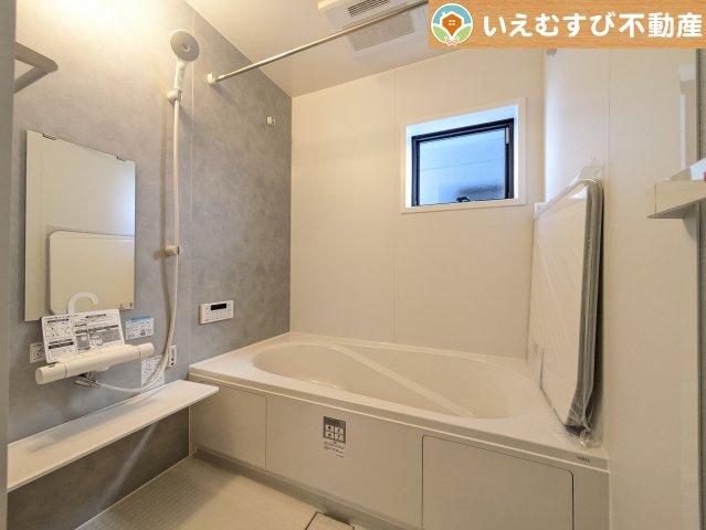 Livele Garden.S　熊谷万平町第3の浴室|クールなグレーが高級感を演出
おしゃれな雰囲気の浴室。ゆとりの空間で一日の疲れをしっかりリセット♪