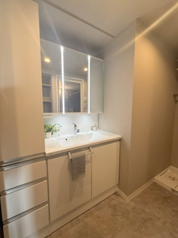 アンビシャス豊四季の独立洗面台|※完成施工例の為、実際の仕様とは異なる場合がございます。