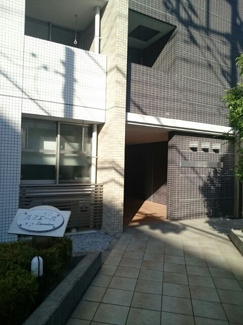 【エントランス】