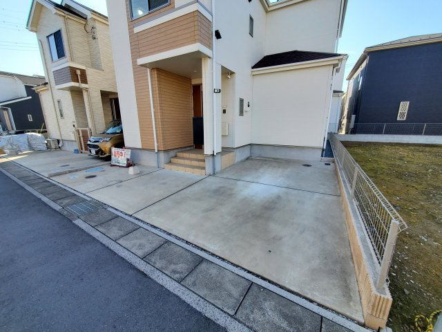 八潮市　南川崎　中古戸建の駐車場|車をお持ちの方に嬉しい駐車場付きの物件です