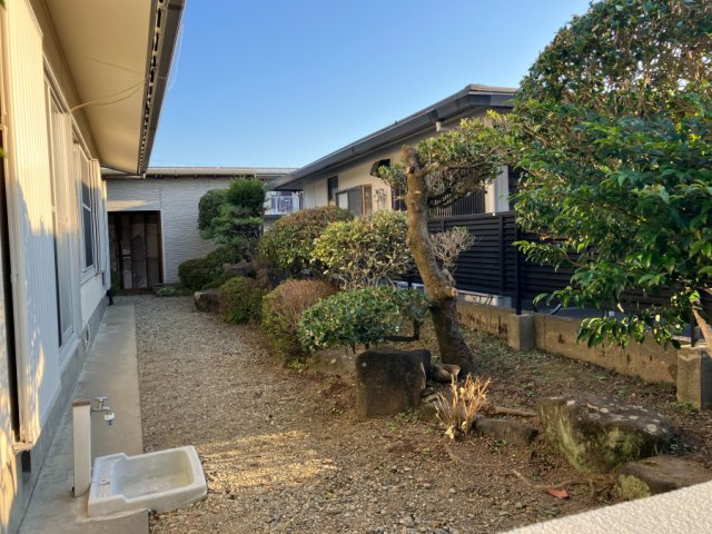 花ヶ島町笹原の庭