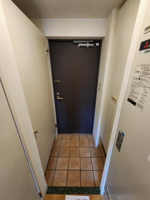 なかよしマンションの玄関