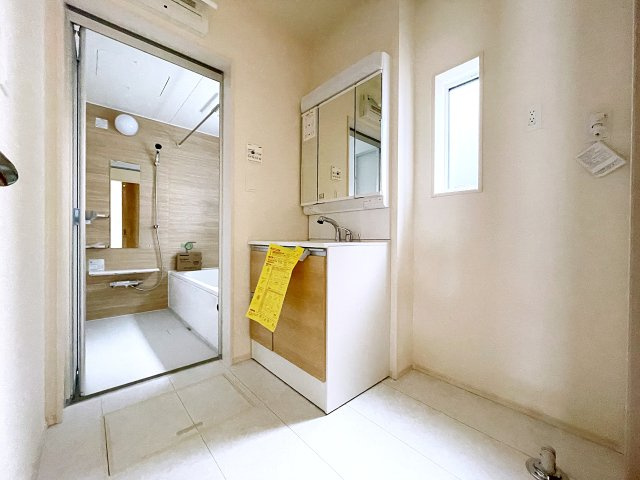 新築戸建・新築建売　郡山市大槻町針生　開成小・第一中の洗面所|三面鏡洗面台で朝の身支度もしやすい＆収納力も◎洗面台に物を置かずすっきり清潔に保つことができます！