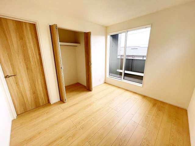 新築戸建・新築建売　郡山市大槻町針生　開成小・第一中の洋室|5.2帖の洋室　2面採光でたっぷりと日差しが入り明るいお部屋です！