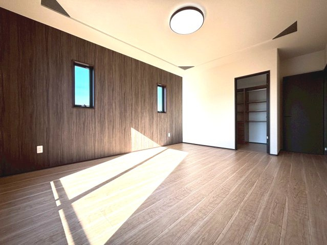 新築戸建　安八郡安八町南今ケ渕第１　全12区画分譲の寝室|全居室にたっぷり収納できる大型収納を設置。窓ガラスは断熱性能や結露防止効果の高いペアガラスです。