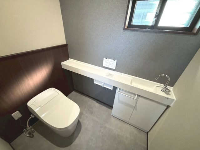 新築戸建　安八郡安八町南今ケ渕第１　全12区画分譲のトイレ|少ない水で効率的に洗浄するトルネード洗浄とお掃除のしやすさを究めたフチなし形状でお手入れ楽々。