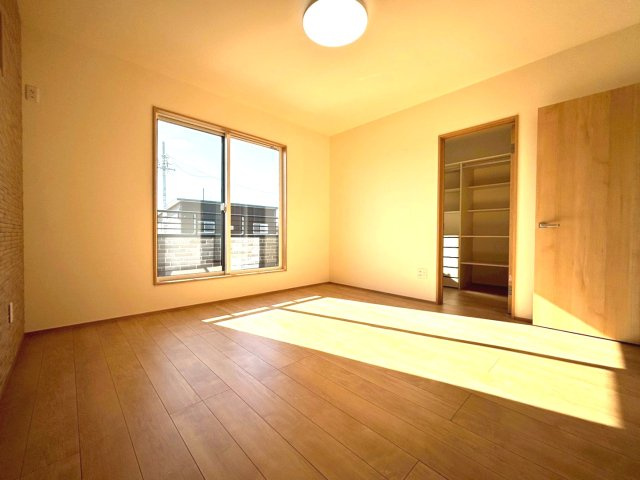 新築戸建　安八郡安八町南今ケ渕第１　全12区画分譲の寝室|奥行のあるウォークインクローゼットは収納方法自由自在。家族の成長に合わせた収納が可能です。