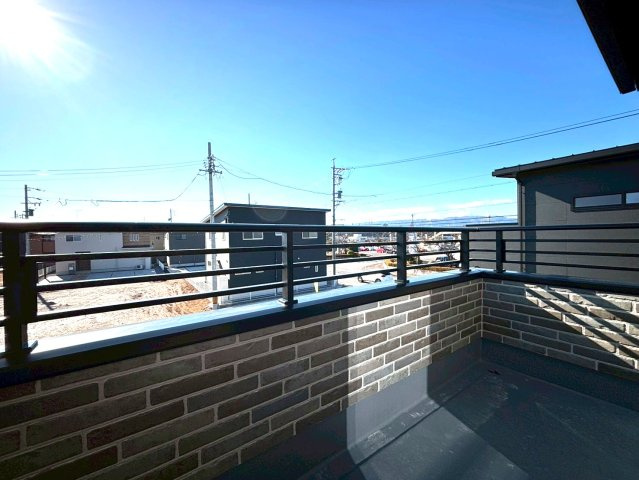 新築戸建　安八郡安八町南今ケ渕第１　全12区画分譲のバルコニー|バルコニーは南向きで洗濯物もよく乾きます！強度と表面積硬度を持つFPRで防水しています。