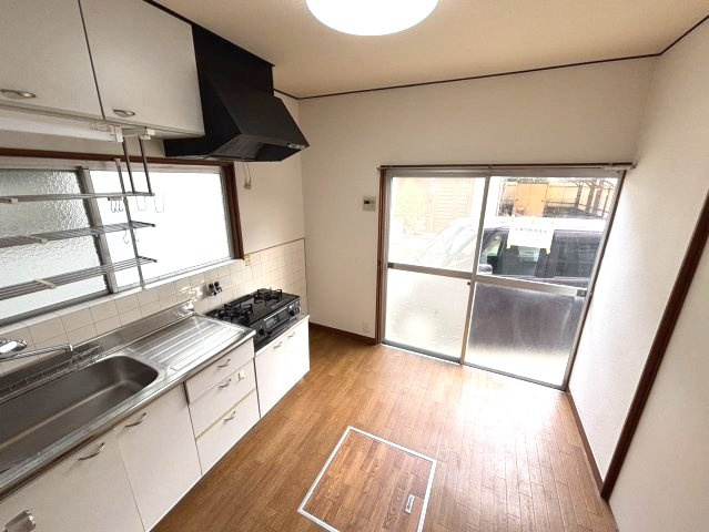 古川南3丁目貸家　はなみずき通り近くの戸建賃貸のキッチン|きれいなキッチンです