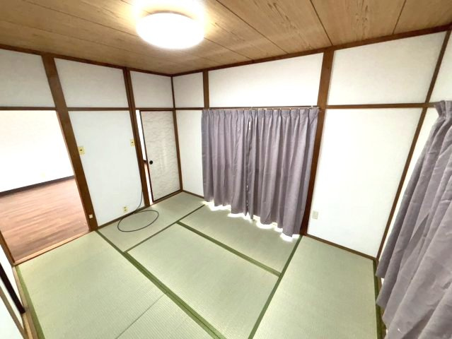 古川南3丁目貸家　はなみずき通り近くの戸建賃貸の和室|和室があれば、来客や子供用のスペースとして活躍します