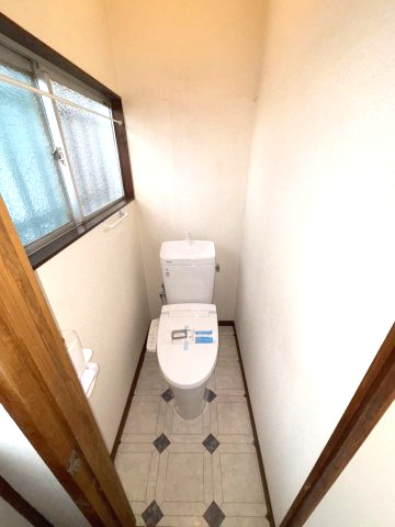 古川南3丁目貸家　はなみずき通り近くの戸建賃貸のトイレ|落ち着いたトイレです