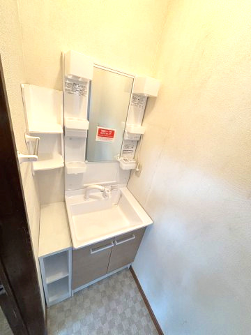 古川南3丁目戸建の独立洗面台|朝の身支度には欠かせない独立洗面化粧台