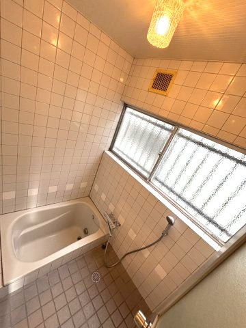 古川南3丁目戸建の浴室|日々の疲れを癒すお風呂付です