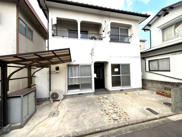 古川南3丁目貸家　はなみずき通り近くの戸建賃貸の駐車場|駐車スペースもあります