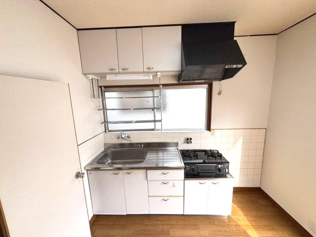 古川南3丁目貸家　はなみずき通り近くの戸建賃貸のキッチン|きれいなキッチンです