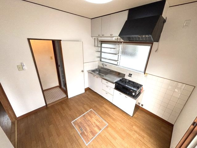 古川南3丁目貸家　はなみずき通り近くの戸建賃貸のキッチン|キッチンでお料理をお楽しみください