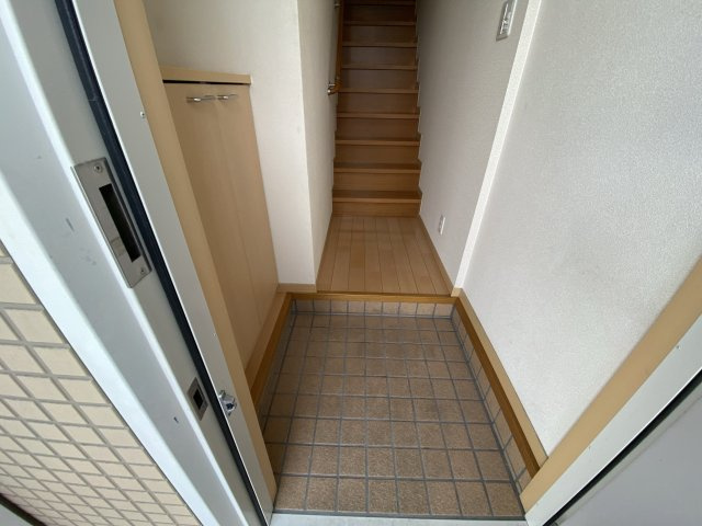 シャーメゾン南条Ｂ棟の玄関