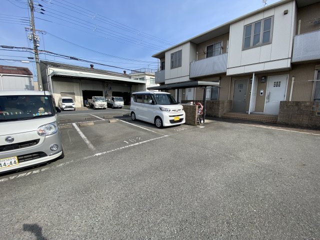 シャーメゾン南条Ｂ棟の駐車場