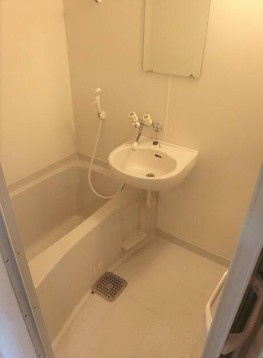 【浴室】 | T.K.M | 浴室洗面台付き。