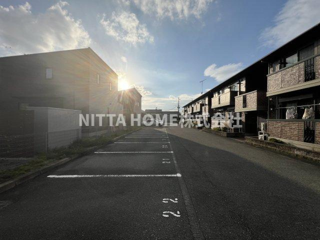 リビオン　Ｂ棟の駐車場|敷地内に駐車場があります＊