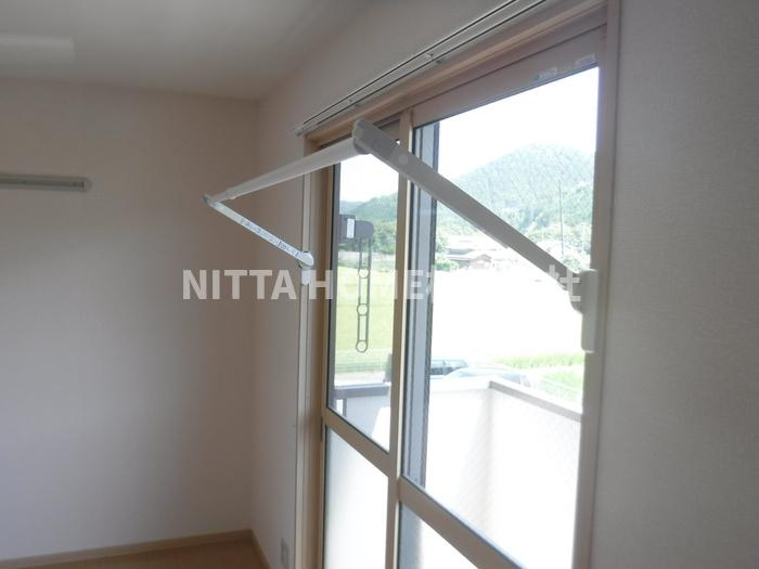 リビオン　Ｂ棟の内装|南向きのバルコニーがついて室内洗濯物干しもできます＊