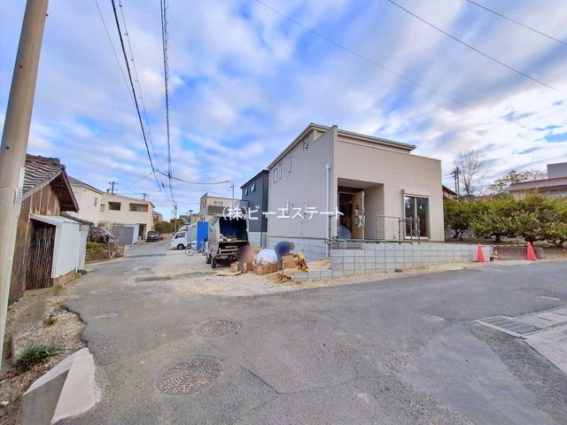 【前面道路含む現地写真】 | 東海市富木島町北島第２　１号棟