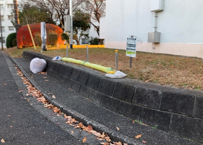 【設備】 | 鶴川２丁目団地 | 共有部分は、住民なら誰もが使える設備のこと。例えば駐車場やエレベーター、インターネット設備、セキュリティ設備などがあります。他にも、マンションの廊下・外部階段やエントランス・ゴミ置き場などがあります。
