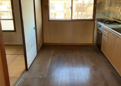【ダイニング】 | 鶴川２丁目団地 | ダイニングは、食事や家族の団らんスペースとしてだけではなく、ほかの用途としても使用することができます。ダイニングテーブルを置き、食事のためのスペースを作ることでリビングとの差別化を図ることができます。