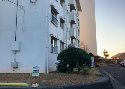 【構造・工法・仕様】 | 鶴川２丁目団地 | ＲＣ造、Reinforced Concreteは直訳すると補強されたコンクリートです。主に柱や梁・床・壁が鉄筋とコンクリートで構成おり、鉄筋を組んだ型枠にコンクリートを流し込んで固めたものを指します。