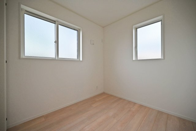 クレイドルガーデン戸ノ内町3丁目新築一戸建て│4LDK+並列駐車2台可の洋室|‐洋室3.7帖(2F)-