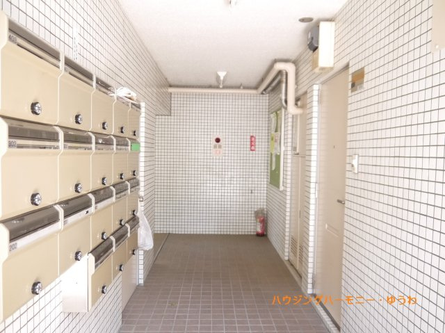 【その他共用部分】 | 山興弥生町マンション | 清潔感と歓迎感があるエントランスホールとなります。