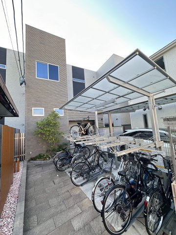 プルメリア東正雀の駐車場